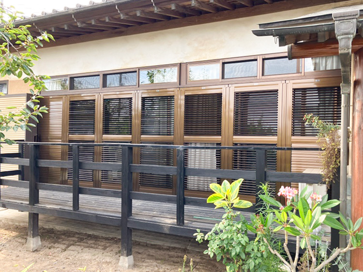 安心と快適を両立する「あんみつ雨戸」。